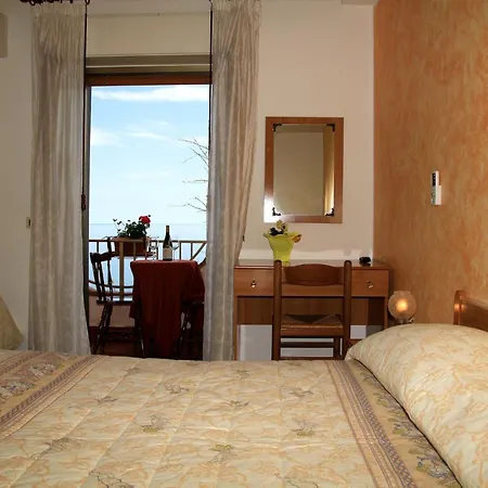 Camere Santa Margherita ゲストハウス Santa Margherita-Sant'Alessio Siculo