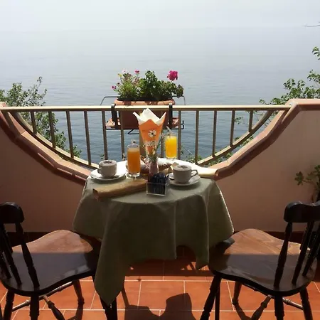 Camere Santa Margherita 4* Santa Margherita-Sant'Alessio Siculo
